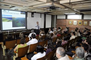 Conferencia del Dr. Tomas Zapata.