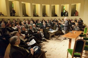 Conferencia en la Sala de Representantes.