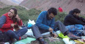 Campamento en las nacientes del Potrero Escondido (Alta Cordillera de Mendoza).