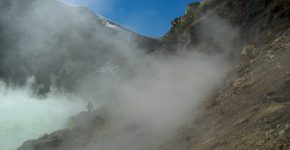 Muestreo en laguna cráterica del volcán Copahue (Neuquén)