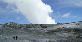 Estudios geoquimicos en fumarolas del cráter del volcán Planchón-Peteroa (Mendoza)