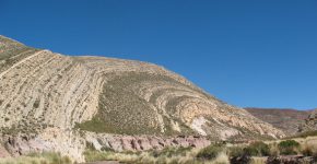 Anticlinal en la localidad de Tres Cruces, Jujuy.