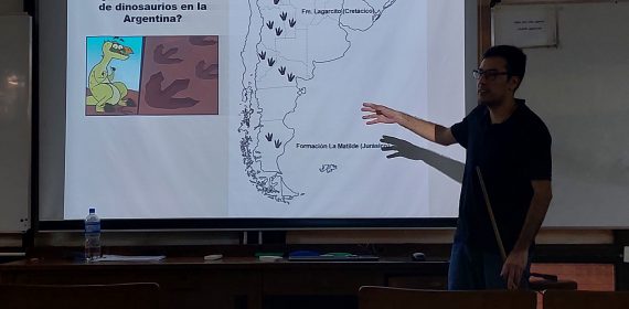 Ciclo de charlas del IDEAN 2023 – “Ciclo de charlas del IDEAN 2023 – “Tras las huellas de los dinosaurios y pterosaurios del Cretácico de Patagonia”